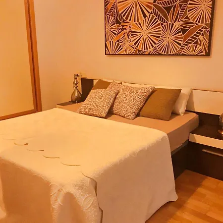 Junto Ayuntamiento De Apartamento Valencia